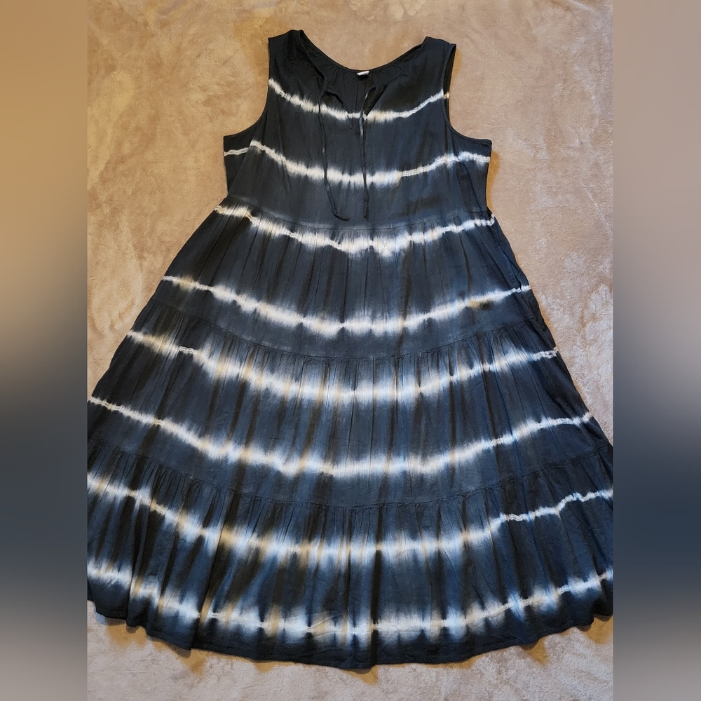 Old Navy XL Tiered Tie-Neck Midi Swing Dress - Picture 2 of 3